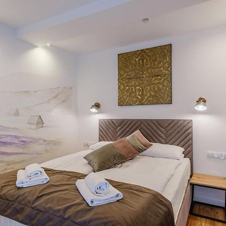 Rezydencja Ornak 5 - Stylowe Apartamenty Z Balkonami I Jacuzzi, 5 Min Pieszo Do Krupowek, Izby Podhalanskie زاكوباني المظهر الخارجي الصورة