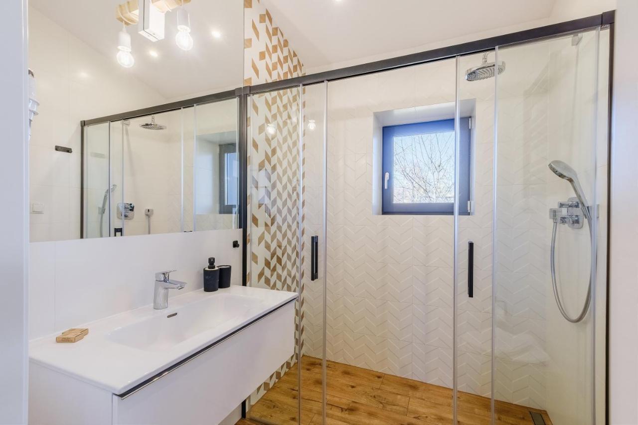 Rezydencja Ornak 5 - Stylowe Apartamenty Z Balkonami I Jacuzzi, 5 Min Pieszo Do Krupowek, Izby Podhalanskie زاكوباني المظهر الخارجي الصورة