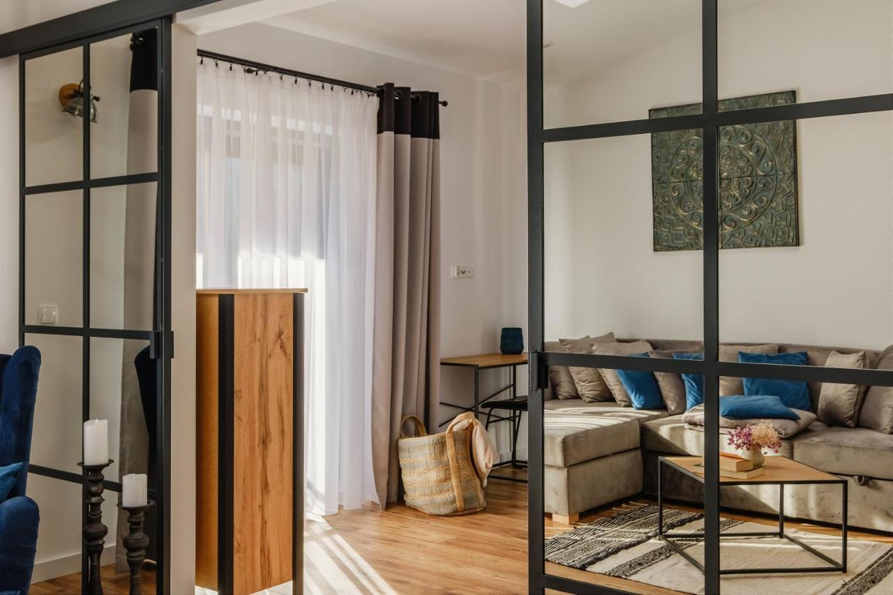 Rezydencja Ornak 5 - Stylowe Apartamenty Z Balkonami I Jacuzzi, 5 Min Pieszo Do Krupowek, Izby Podhalanskie زاكوباني المظهر الخارجي الصورة